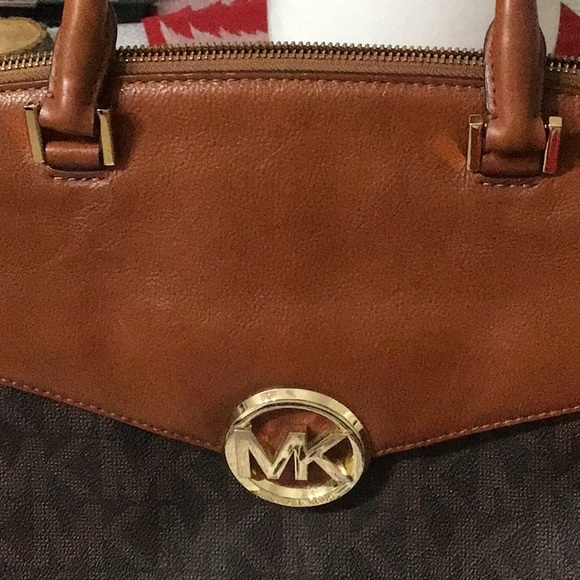 Beautiful like new condition Michael Kors Satchel - Picture 12 of 12